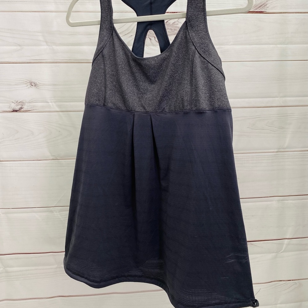 Old Navy Active tank with built in bra